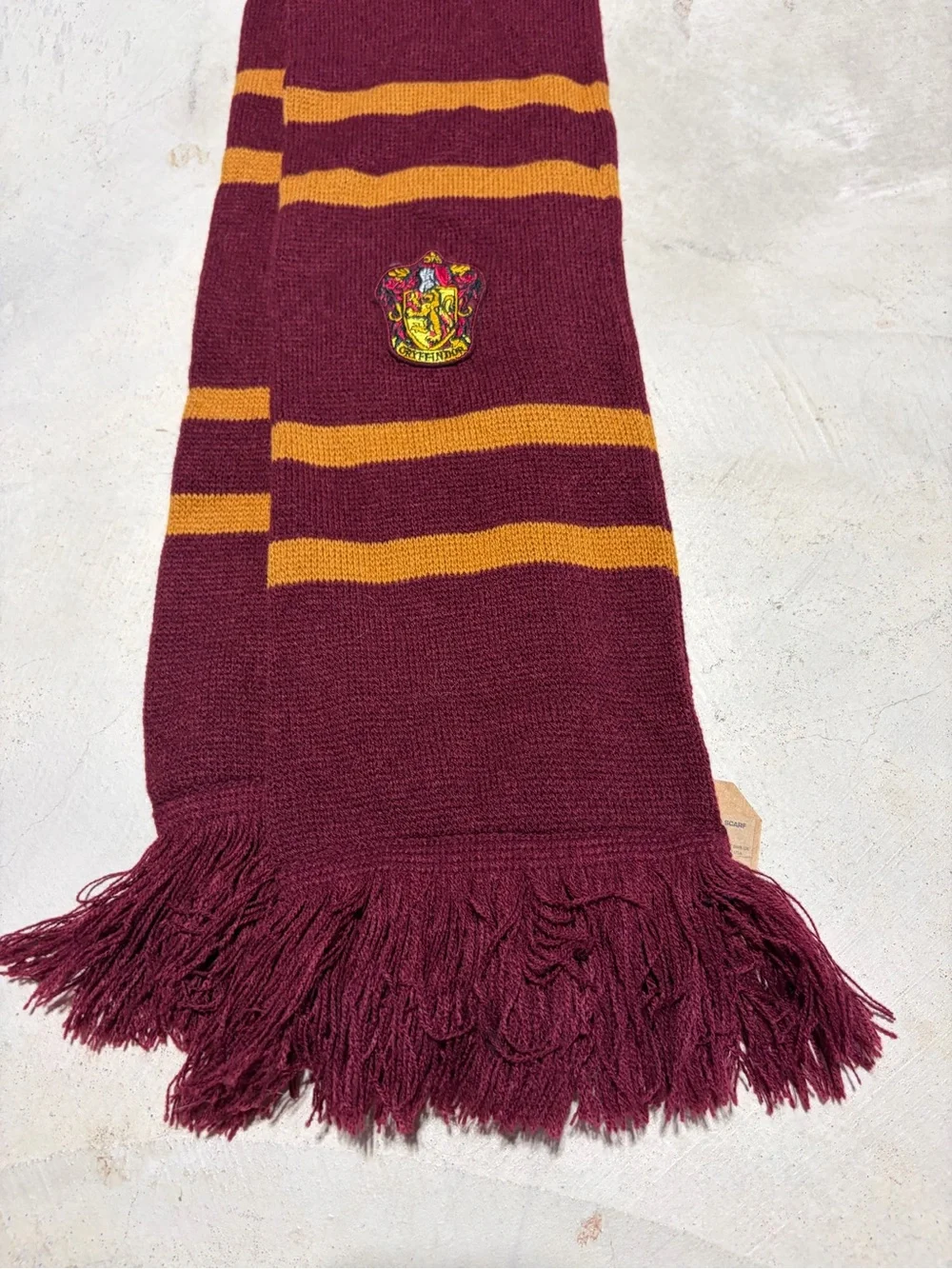 Wizarding world of Harry Potter NWT Gryffindor Knit Scarf in Maroon & Gold